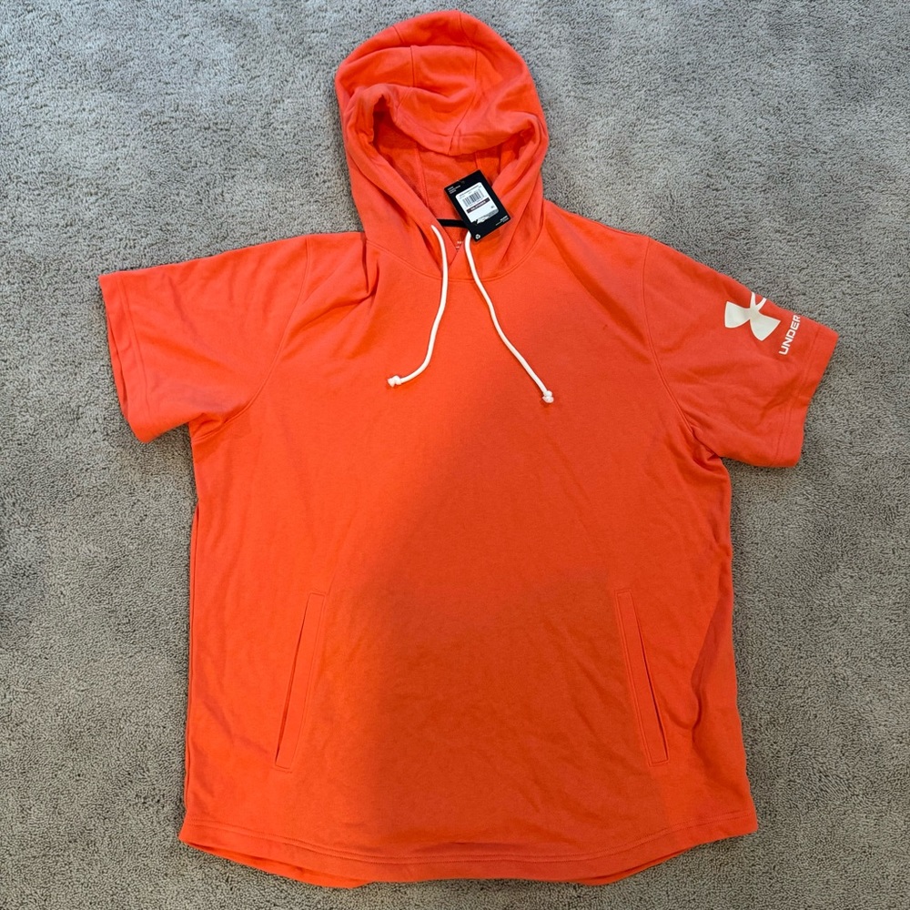 Man’s under armour t-shirt with hood